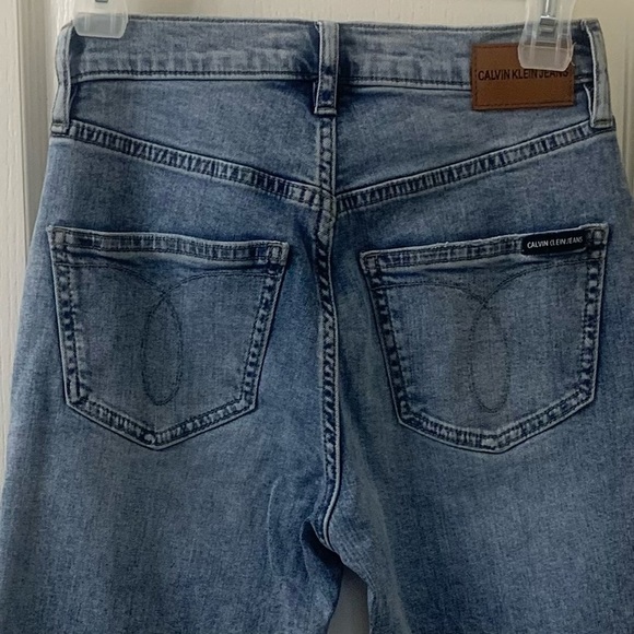 Calvin Klein Size 25 Mom Jeans Size - Picture 4 of 14